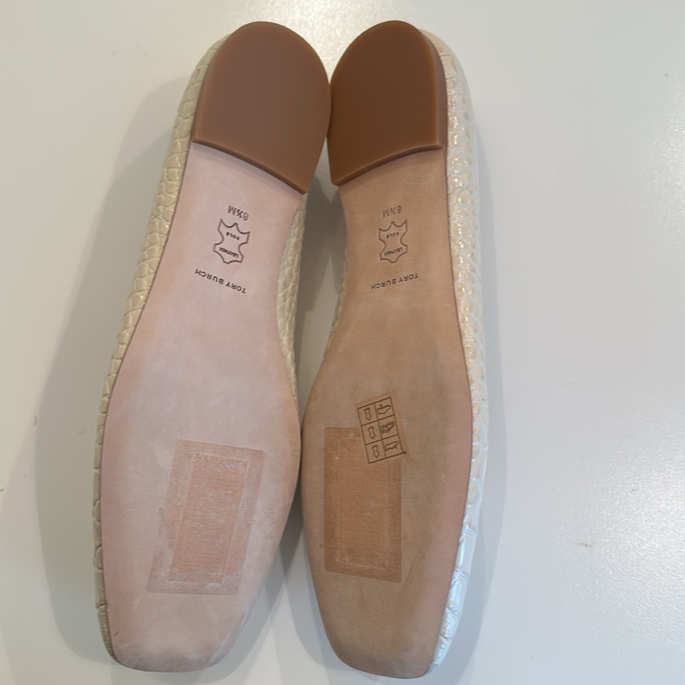 New Tory Burch Cream Croc-Embossed Ballet Flats. 8.5 M. - Picture 7 of 8